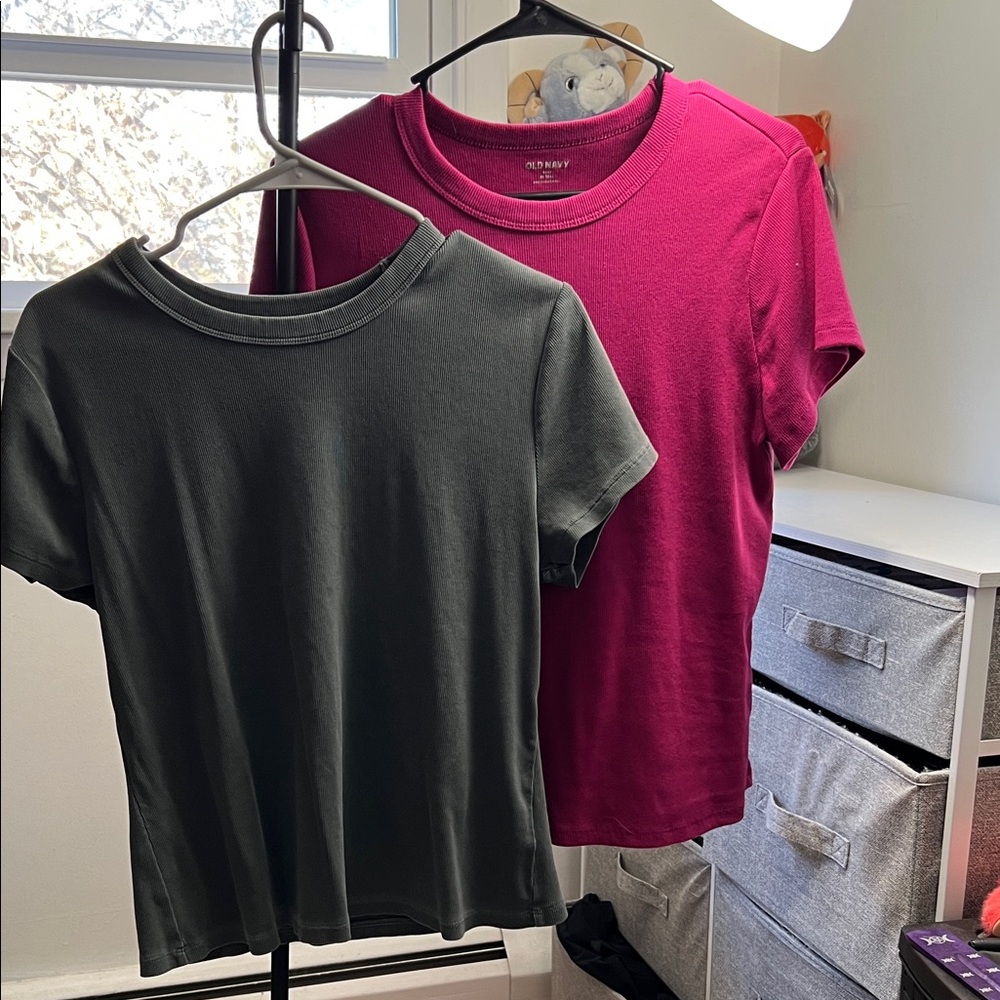 Like new Old Navy Short Sleeve Snug Crewneck Tees